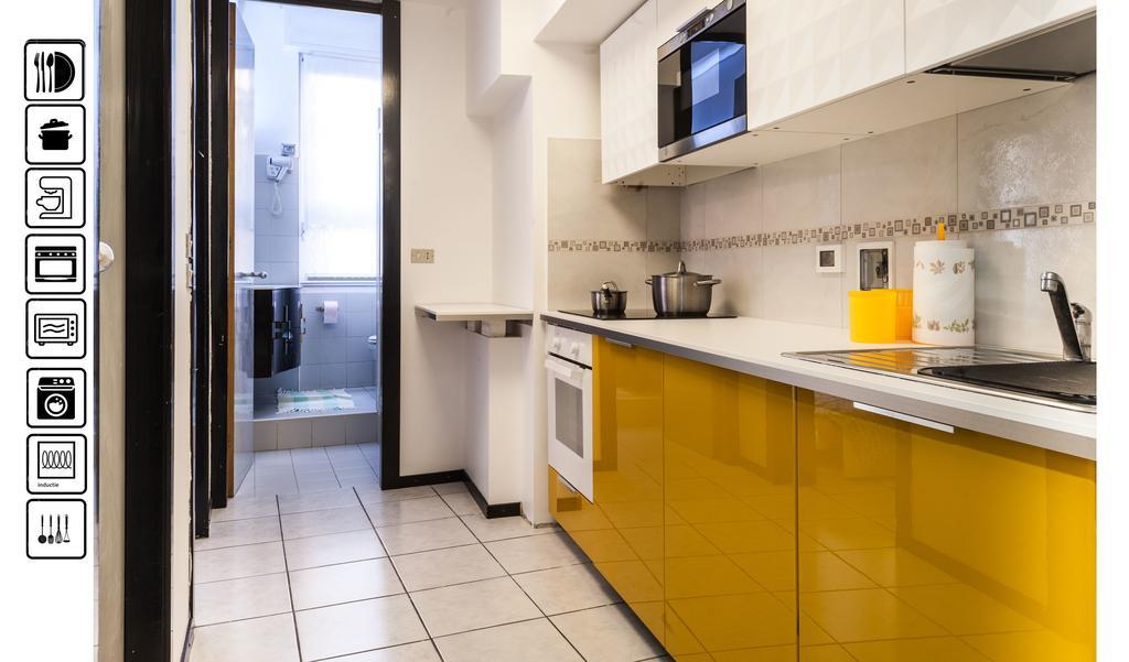 Duomo Luxury House 9 Pax Villa Milan Room photo